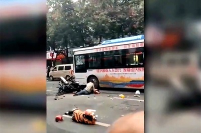 8 Killed 22 Injured in East China After Hijacked Bus Crashes Into Crowd