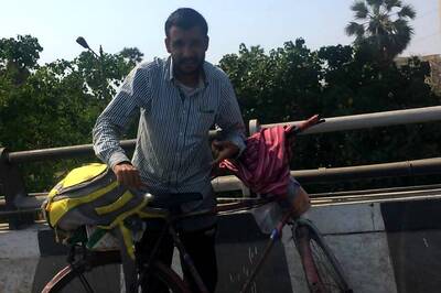 Mumbai Watchman Who Began Cycling to Meet Ailing Father in J&K's Rajouri Gets Help from Cops, CRPF