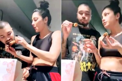 Shruti Haasan Feeds Boyfriend Shantanu Hazarika Fried Chicken in Hilarious Video
