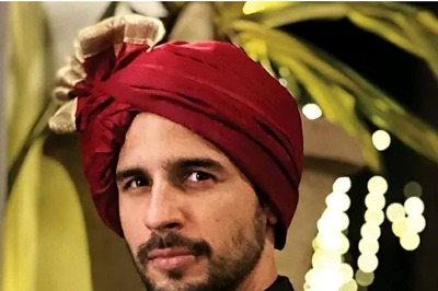 Sidharth Malhotra Dances Like No One is Watching at Cousin's Delhi Wedding