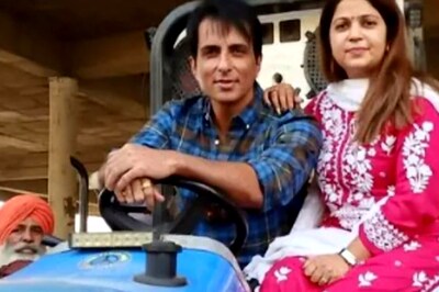 Sonu Sood, his Sister Distribute 1000 Bicycles to Women, Girl Students in Hometown Moga