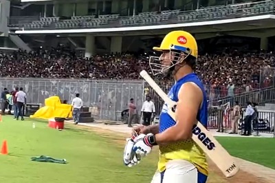 IPL 2023: MS Dhoni Walks Out to a Defeaning Roar during CSK Training Session at Chepauk - WATCH