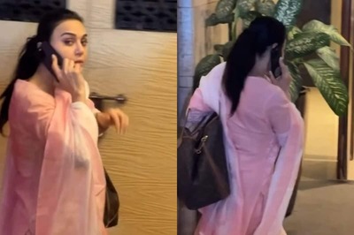 Preity Zinta Back In India, Looks Pretty in Ethnic Wear as She Gets Papped; Watch