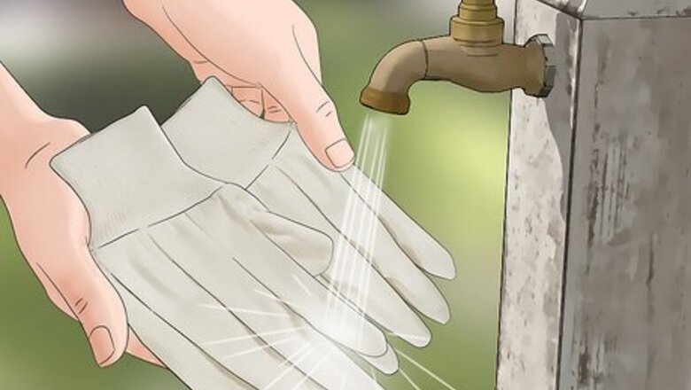 How to Clean Garden Gloves