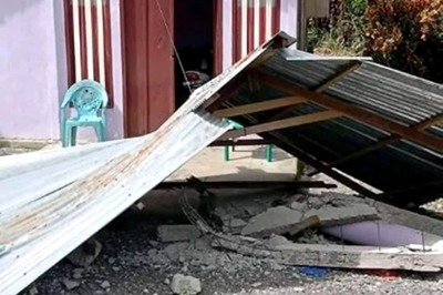 Indonesians Rush Uphill After 6.1 Magnitude Earthquake Near Moluccas