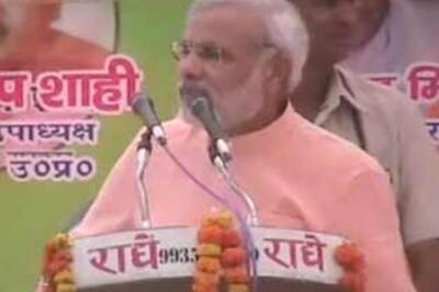 Modi campaigns in Uttar Pradesh, targets Manmohan