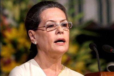 Sonia refuses to accept Assam CM Gogoi's resignation, to meet MLAs