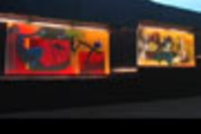 MF Hussain paints Mumbai tragedy