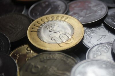 Rupee Declines 2 Paise to Close at 77.57 Against US Dollar