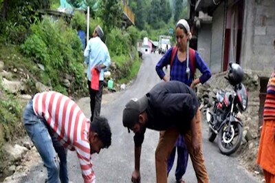 Road Damaged Just 4 Days After it was Built in Himachal Pradesh’s Kullu, Angry Villagers Demand Action