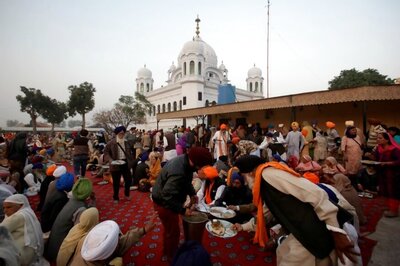 Over Thousand Indian Sikhs Reach Gurdwara Punja Sahib in Pak as Part of 'Nagar Kirtan'