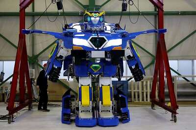 This Real-Life 'Transformers' Robot Turns Into a Sports Car in 60 Seconds