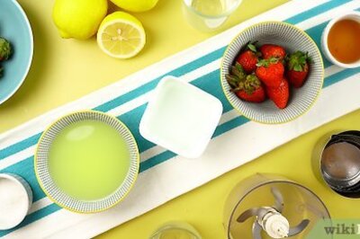 How to Make a Strawberry Lemonade Smoothie