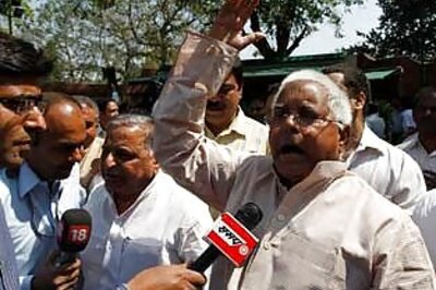 Lalu, Mulayam ask PM to defer women's quota bill