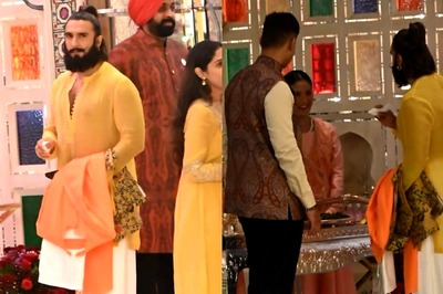 Father-to-be Ranveer Singh Enjoys Paan at Anant Ambani and Radhika Merchant's Haldi | Watch