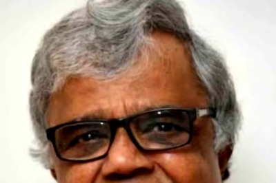 Kiccha Sudeep Pays Tribute To Dwarakish At Late Actor's Last Rites