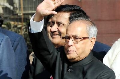 Make movies that help in social transformation: President