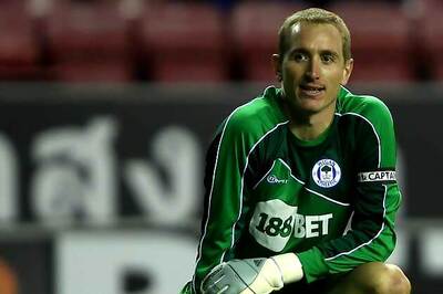 Watch: Leeds fan attacks Sheffield goalkeeper