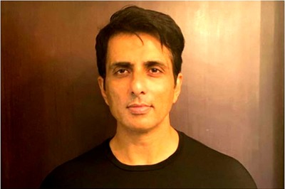 Sonu Sood's Witty Response to Twitterati Requesting PS4: Get Some Books and Read