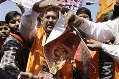 Shiv Sena activists arrested for beating lovers in Agra