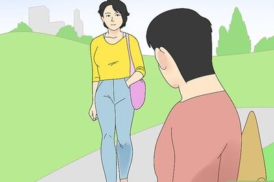 How to Make Eye Contact With a Girl