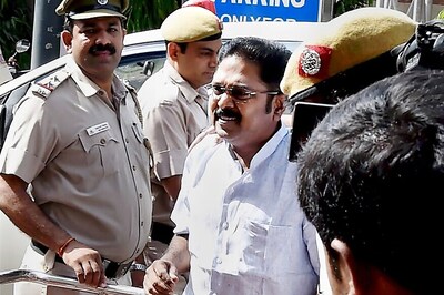 Resort Politics Returns in Tamil Nadu as Dinakaran Checks-in Disqualified MLAs Ahead of HC Verdict