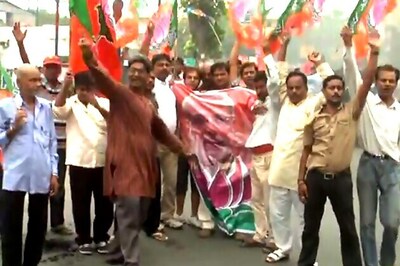 Stray violence mars Bihar bandh, senior BJP leaders detained