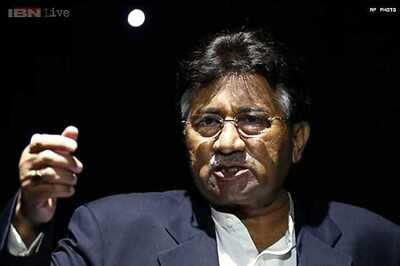 Pervez Musharraf leaves Pakistan after government lifts travel ban