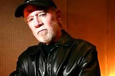 Comedian George Carlin passes away at 71