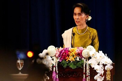 Myanmar's Suu Kyi Holds Landmark Rebel Talks