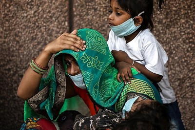 At Delhi-UP Border, Some Migrants Scramble to Reach Home for Eid, While Others on Wing and Prayer