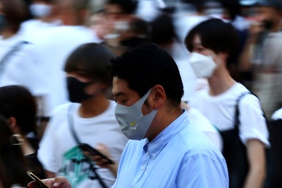 Japan Suspends New Flight Reservations as Omicron Spreads