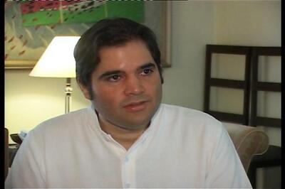 Varun Gandhi supporters pelt stones at BJP MP's house who criticised Maneka