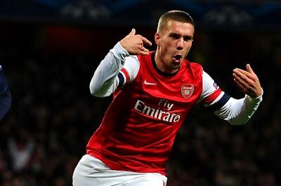 Arsenal beat Montpellier 2-0 to reach the knockout stage