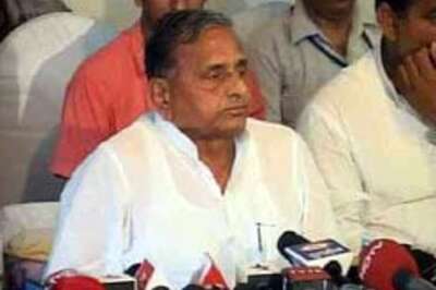 Mulayam flays Cong, BJP and BSP