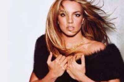 Britney's bare-all embarrasses Paris