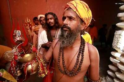 Goa leaders hope for divine help, fund pilgrimages