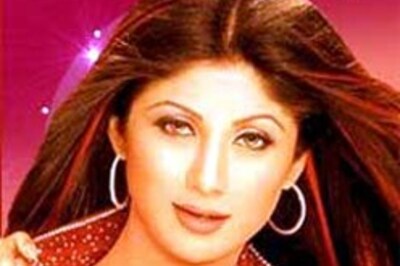 B'wood stars scorch Karachi ramp