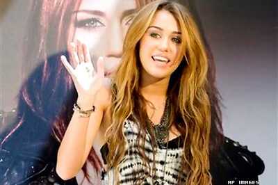 Miley Cyrus dances with topless stripper in a concert