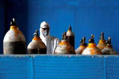 10,953 Oxygen Concentrators, 13,169 O2 Cylinders and 4.9 Lakh Remdesivir Vials Delivered to States: Govt