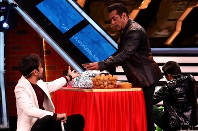 Bigg Boss 13: Salman Khan Turns 'Golgappawaala' for Neena Gupta