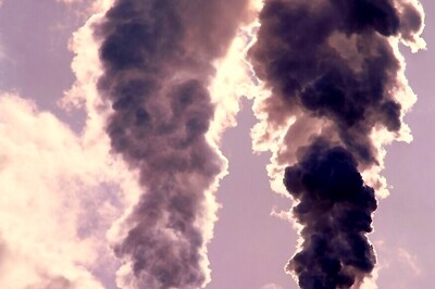 Severe Air Pollution in Iran's Tehran Forces Week-long Closure of Schools