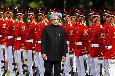 Red carpet welcome for PM as he arrives in Moscow
