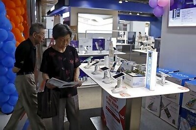 Smartphone shipments in China plunge 35% in July - government data