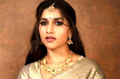 Actress Aradhanaa Ram Channels Her Inner Goddess In An Olive Green Saree