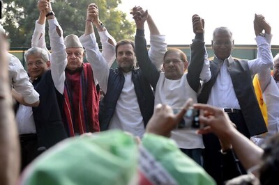 Rahul Gandhi, Kejriwal Join Protesting Farmers as Delhi's Ramlila Maidan Resonates With Demands for Justice