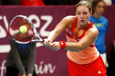 Kerber stuns Sharapova to reach Paris semis