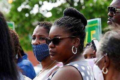 Woman Sues After Chicago Police Drag Her From Car By Hair
