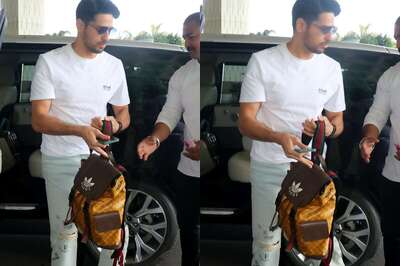 Sidharth Malhotra's Dashing Airport Look Makes Fans Go Weak in Knees; Paps Say 'Kiara Ji Ke Sath...'