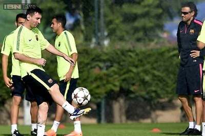 Barcelona call for early club elections at end of season